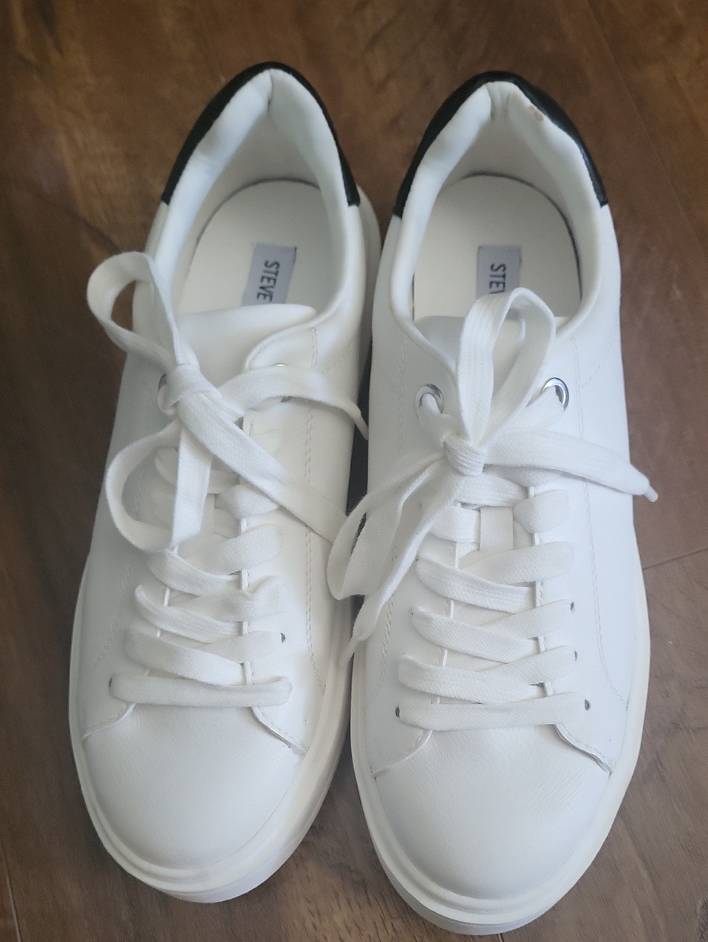 NWOT Steve Madden White Low-Top Sneakers with Black Heel Accent